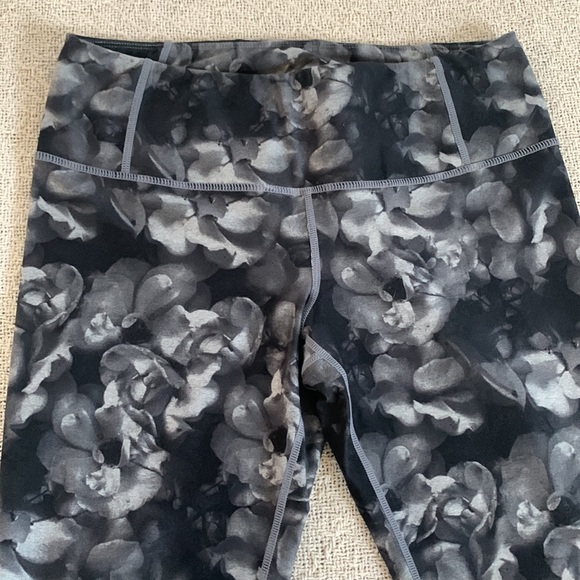 Pants - Black and gray floral capri tights, size small. Reversible!